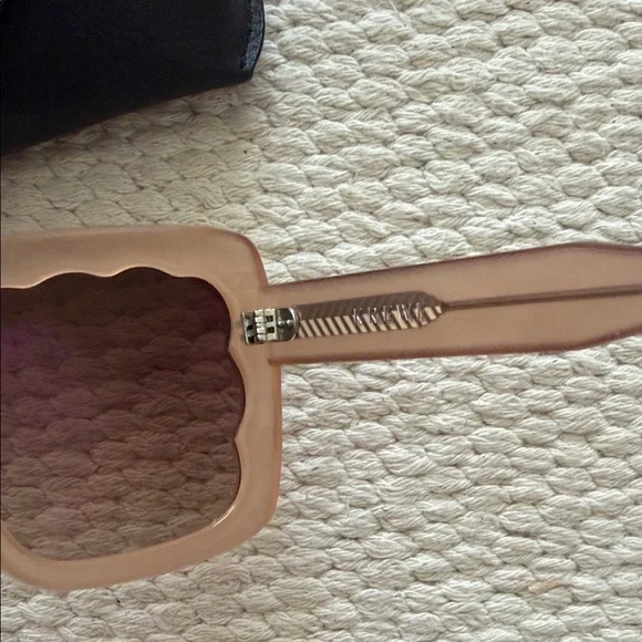 KREWE Elizabeth Scallop Sunglasses - Picture 3 of 6